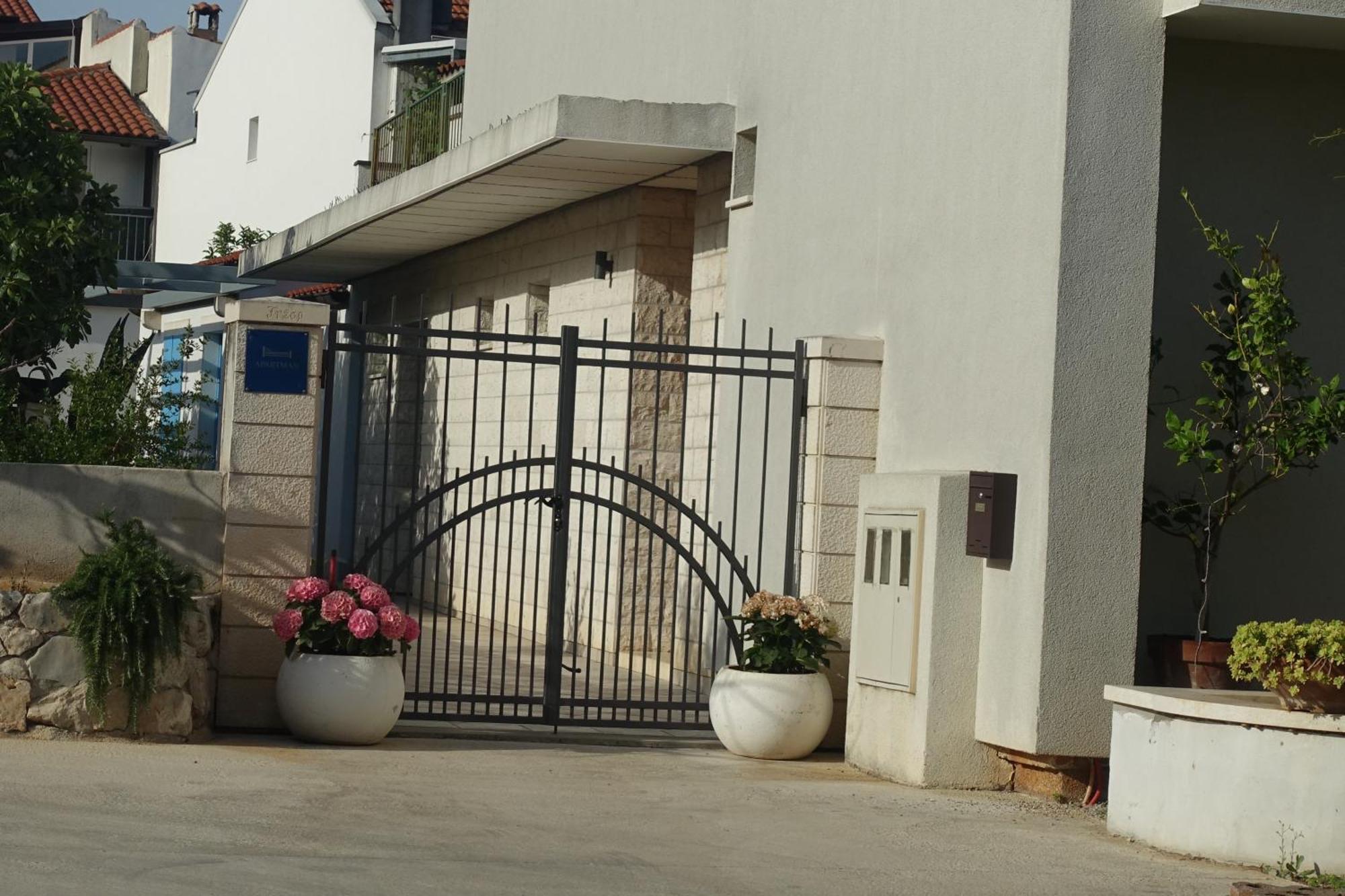 Apartment Tonka Vodice Exterior foto